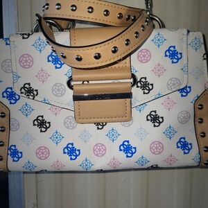 Guess handbag almost brand new